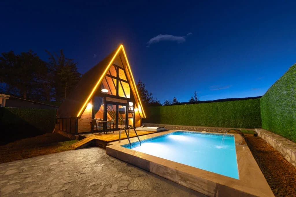 Varnas Village Life Bungalov | Havuz | Jakuzi | Şömine | – Bolu Merkez Bungalov – Fotoğraf 2